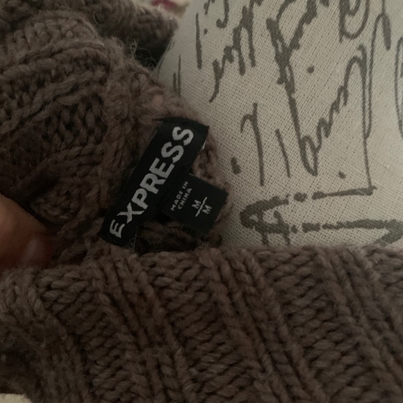 sweater - Picture 2 of 3